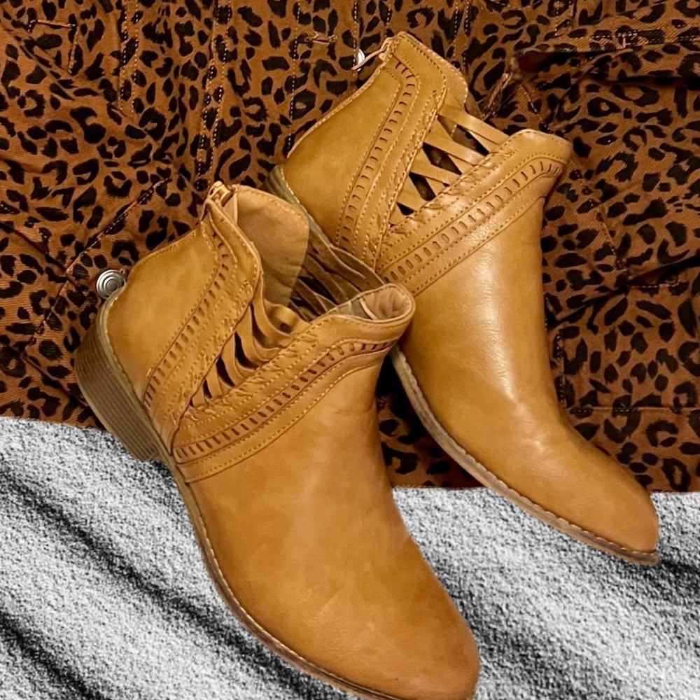 CORKY’S ONE OF MY WORLD’S favorite brands of ALL TIMES!! Size 9 true to fit
